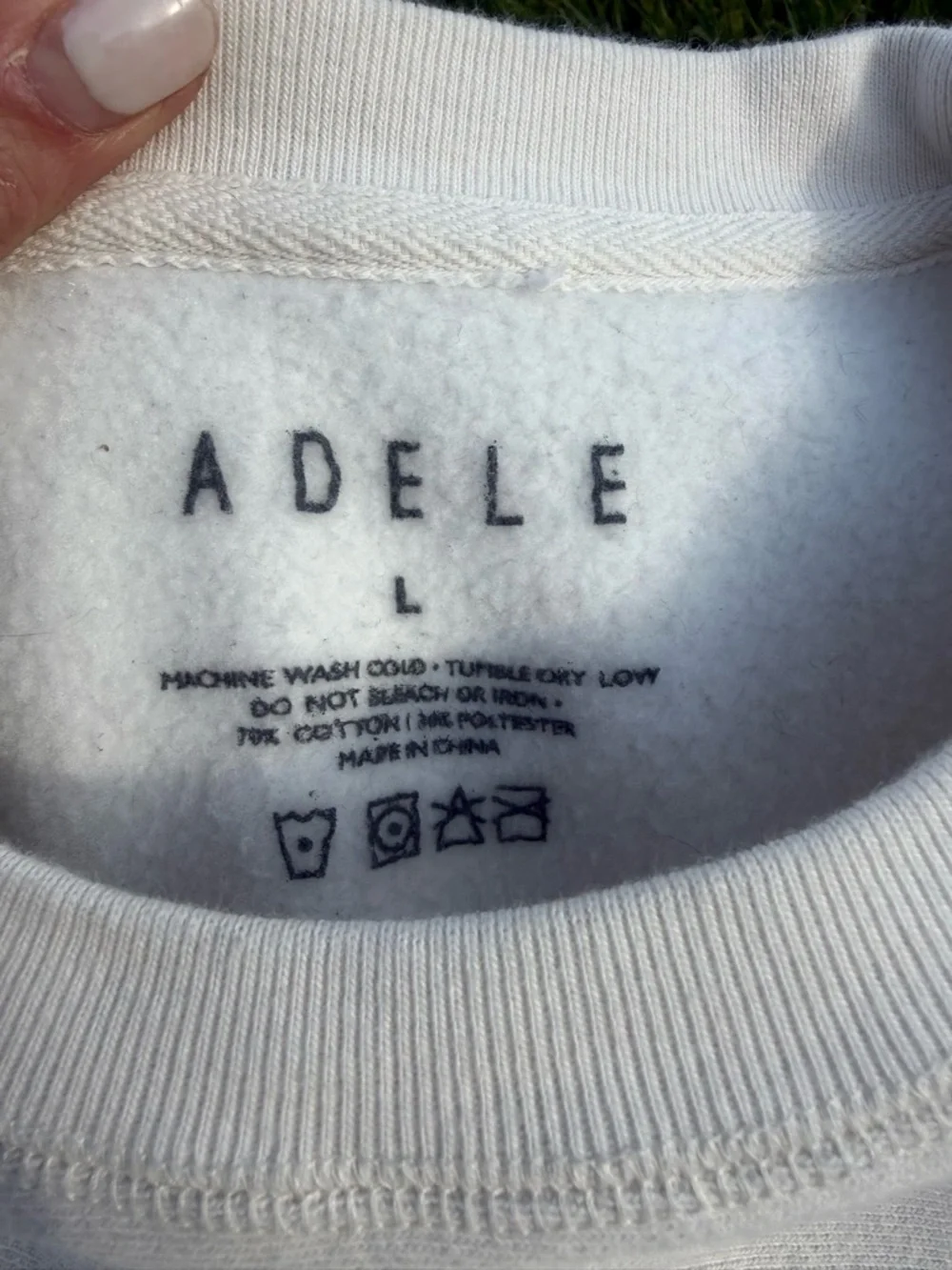 Adele Hello It’s Me White Crewneck Sweatshirt Size Large - Picture 3 of 6